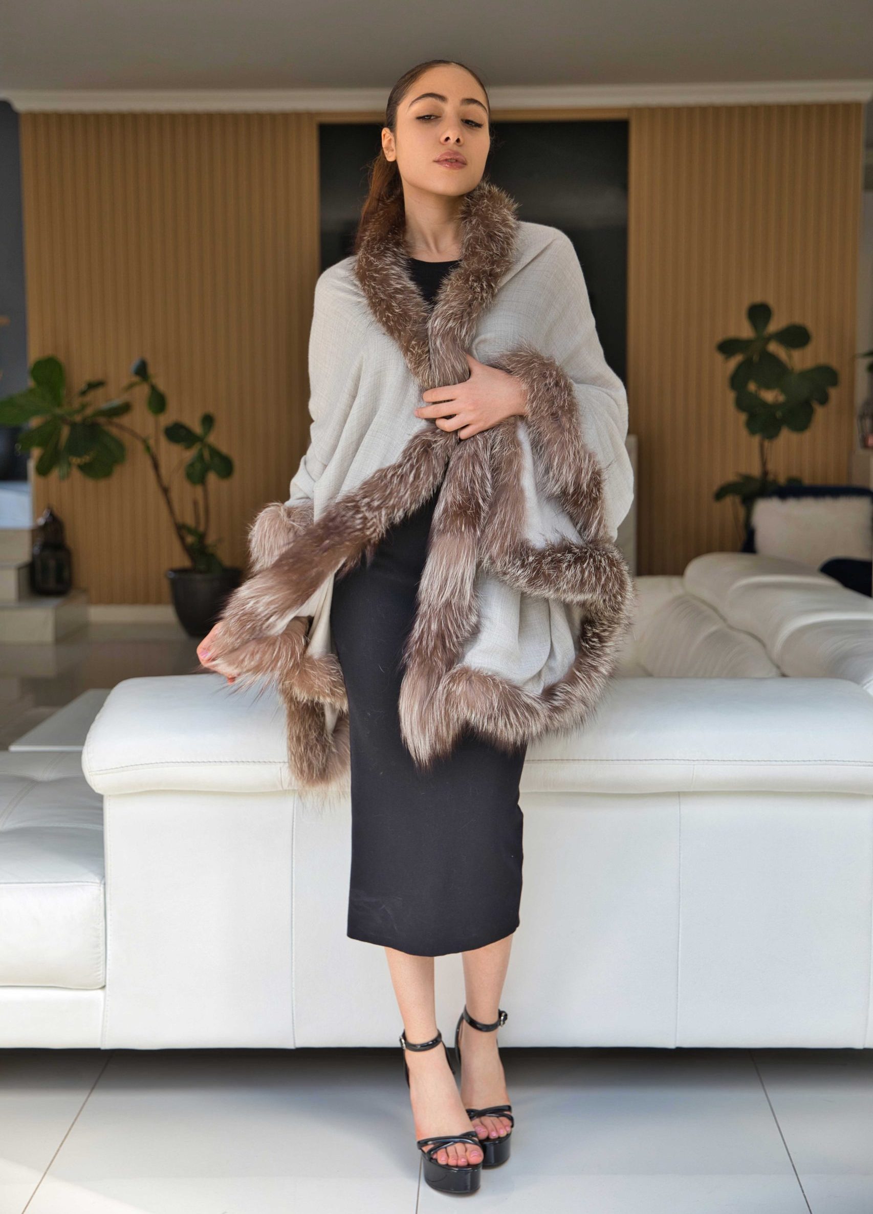 Reversible Woven Cashmere Fur Wrap - Image 3