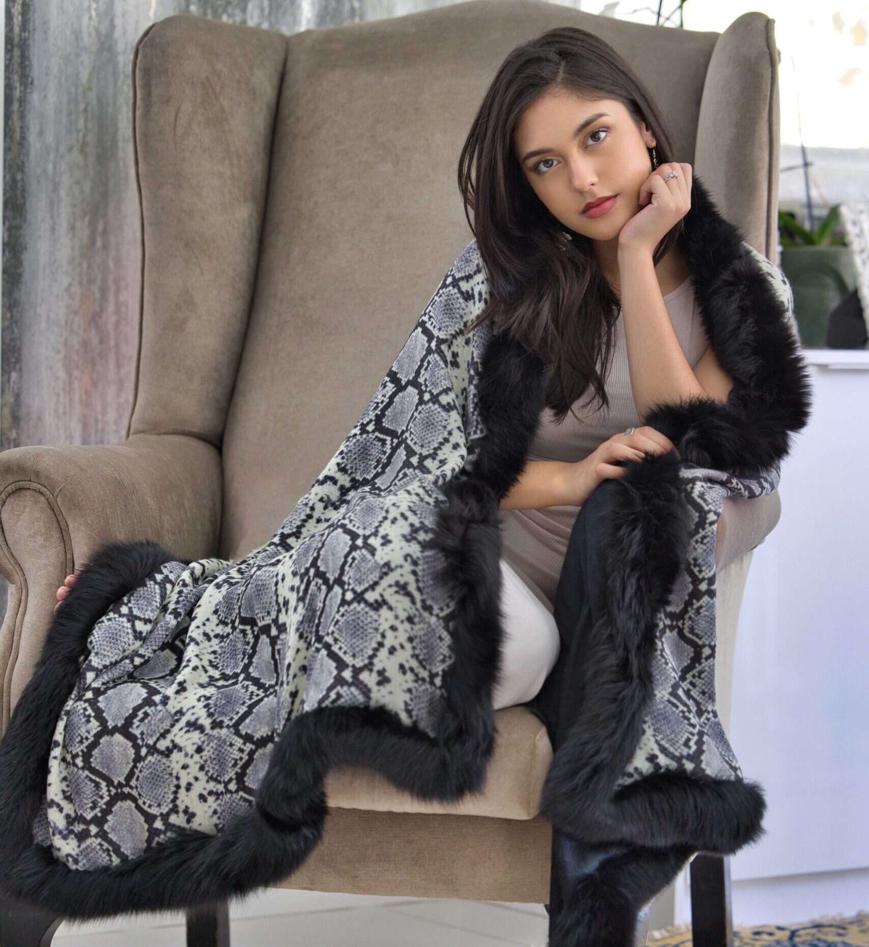 Animal Print Reversible Woven Cashmere Fur Wrap
