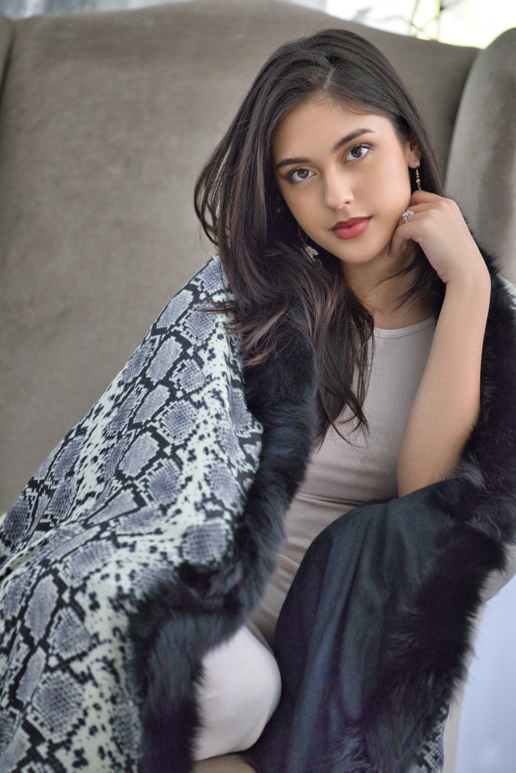 Animal Print Reversible Woven Cashmere Fur Wrap - Image 2