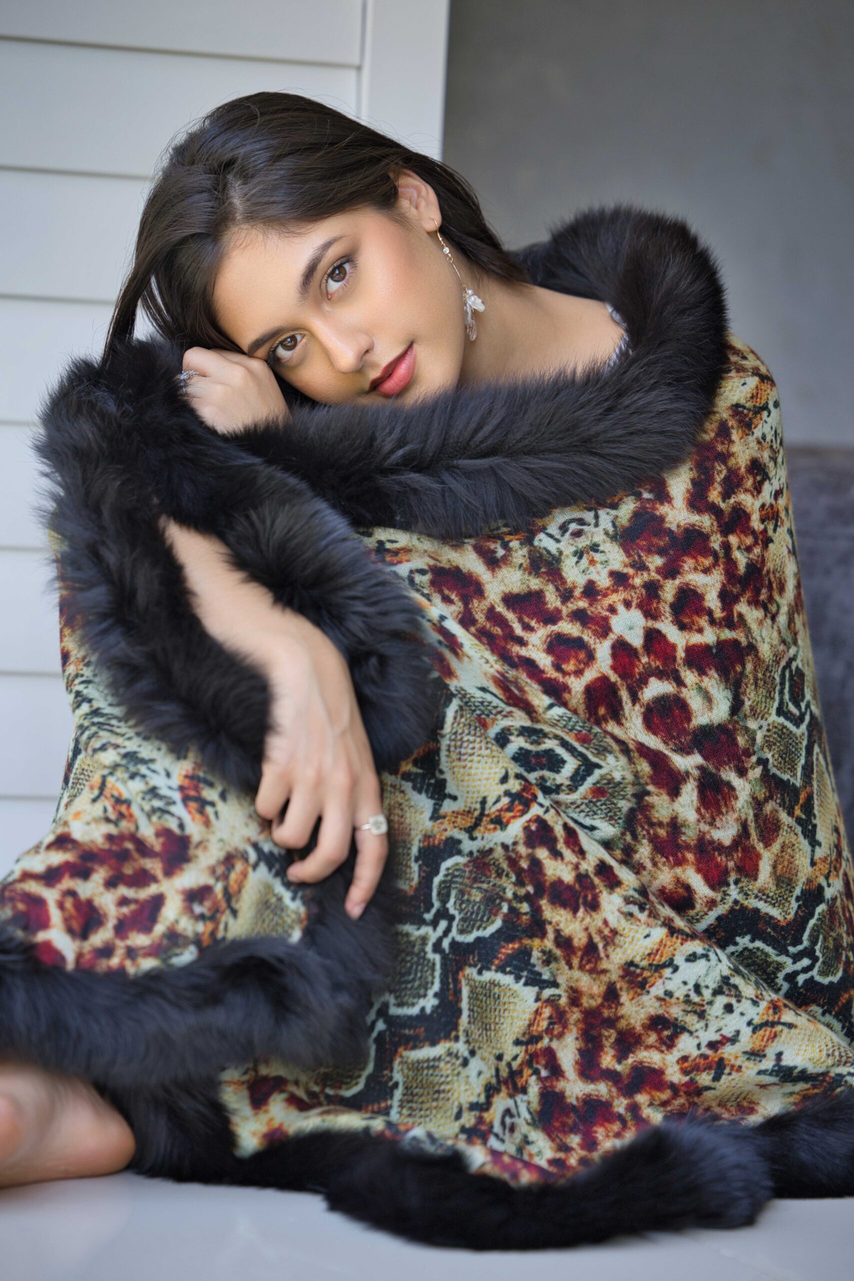 Animal Print Reversible Woven Cashmere Fur Wrap - Image 4