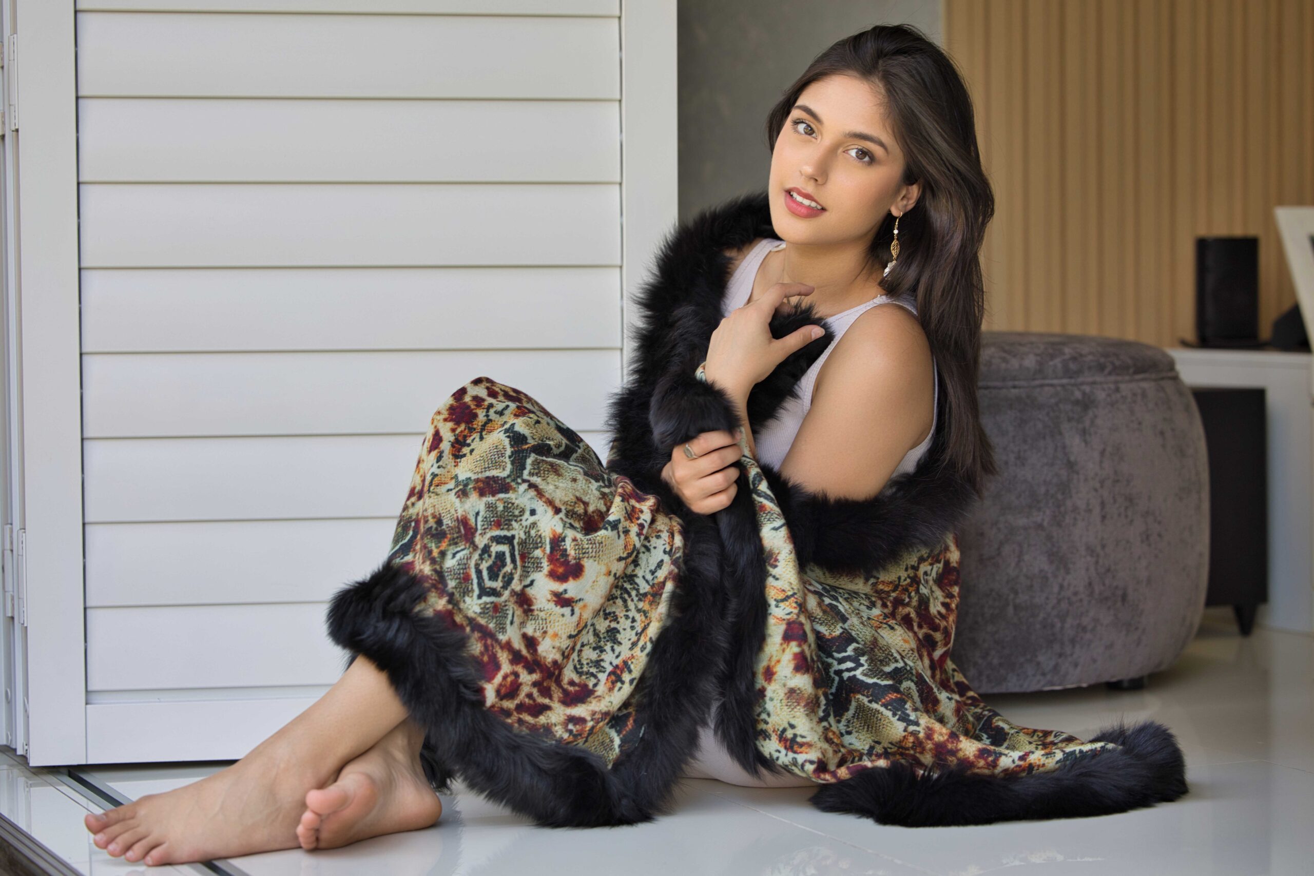 Animal Print Reversible Woven Cashmere Fur Wrap - Image 3