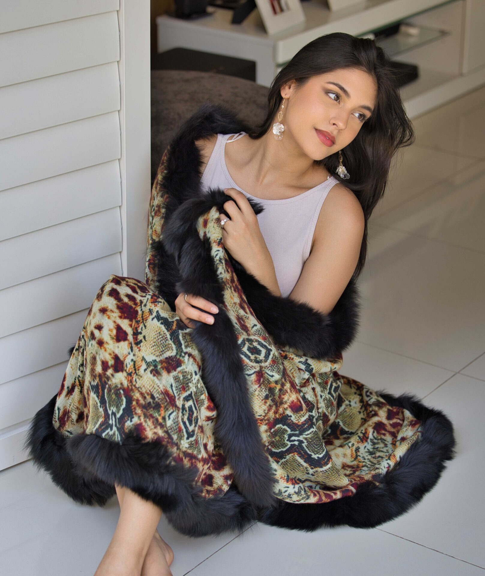 Animal Print Reversible Woven Cashmere Fur Wrap - Image 6