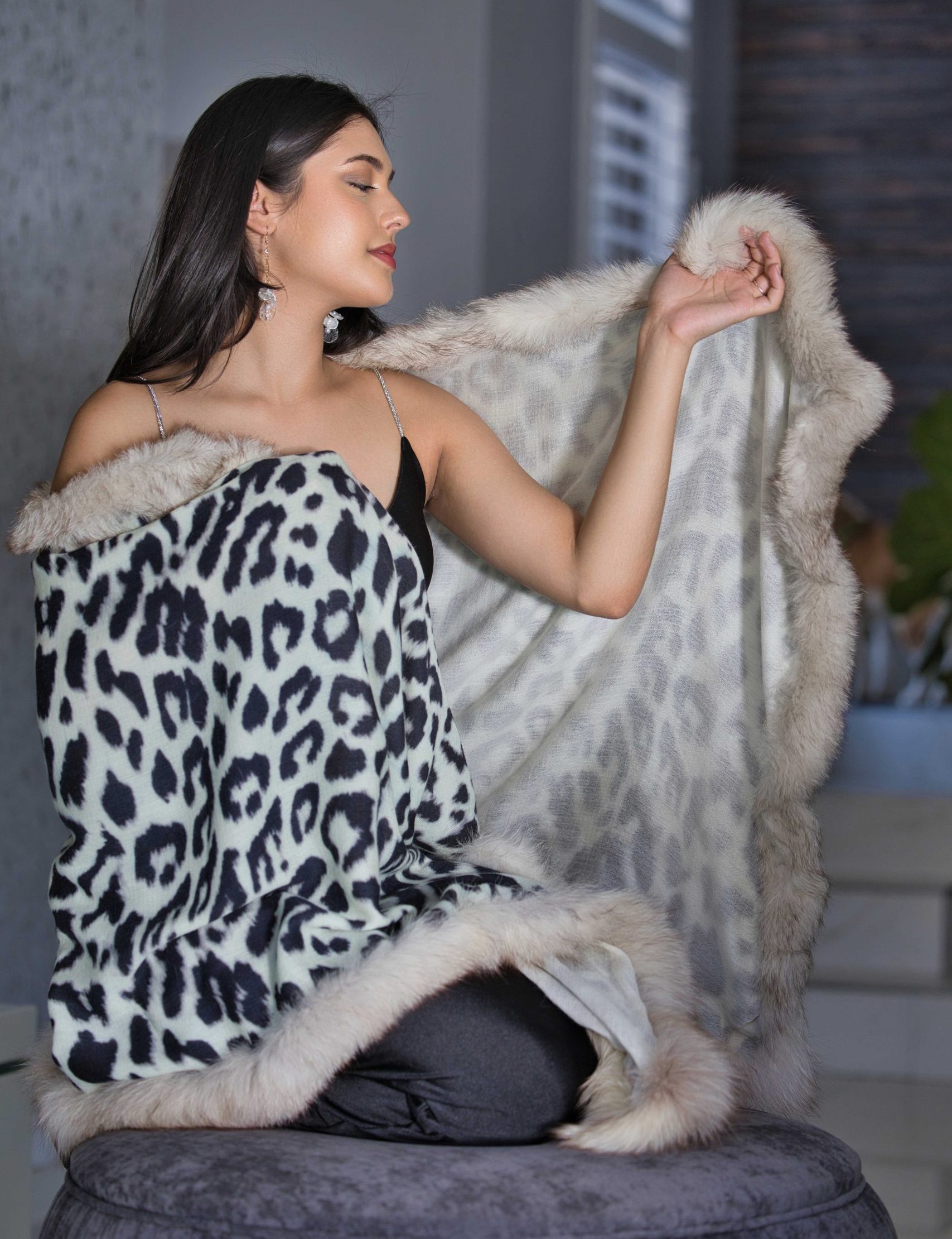 Animal Print Reversible Woven Cashmere Fur Wrap - Image 3