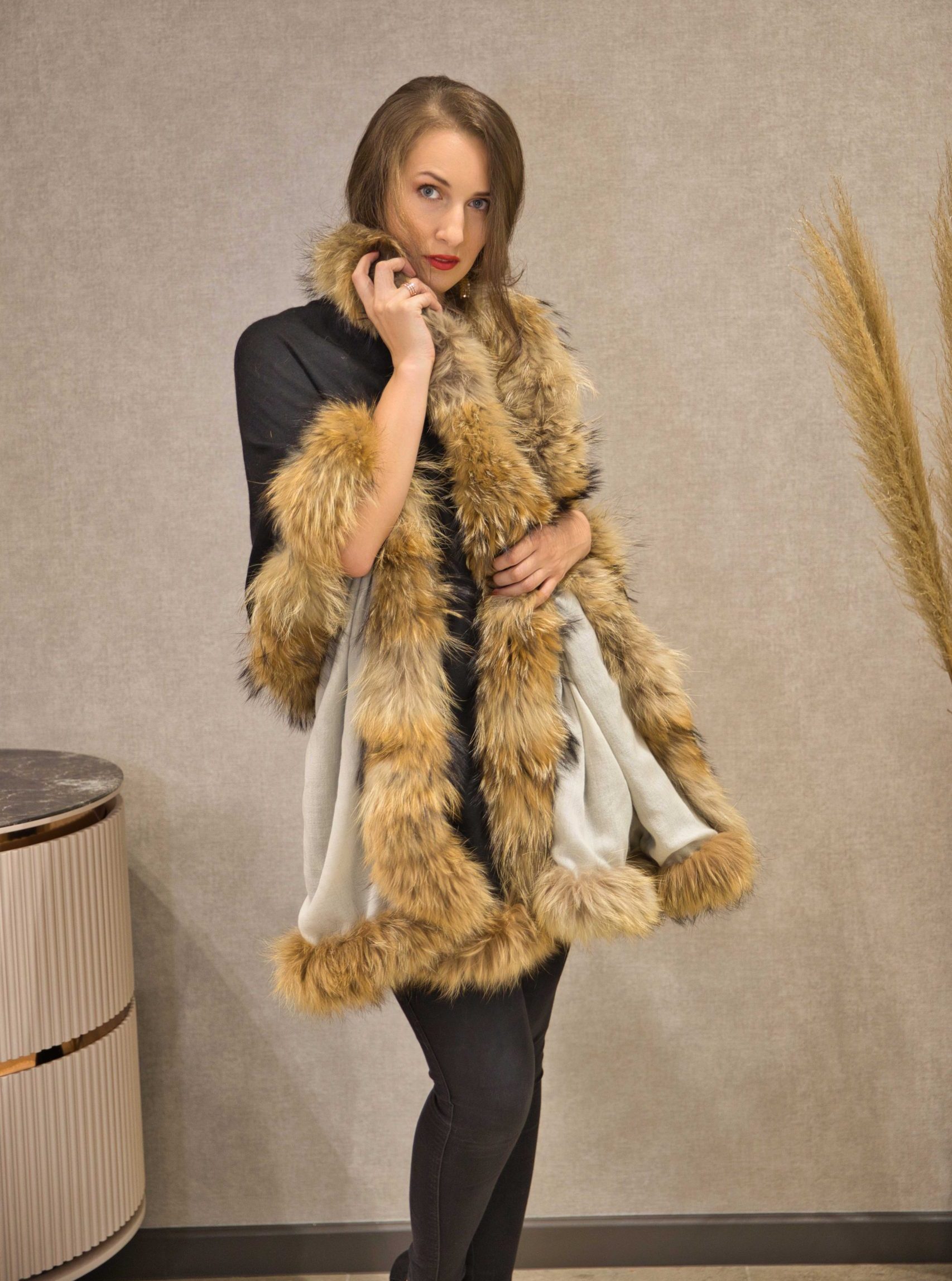 Reversible Woven Cashmere Fur Wrap - Image 3