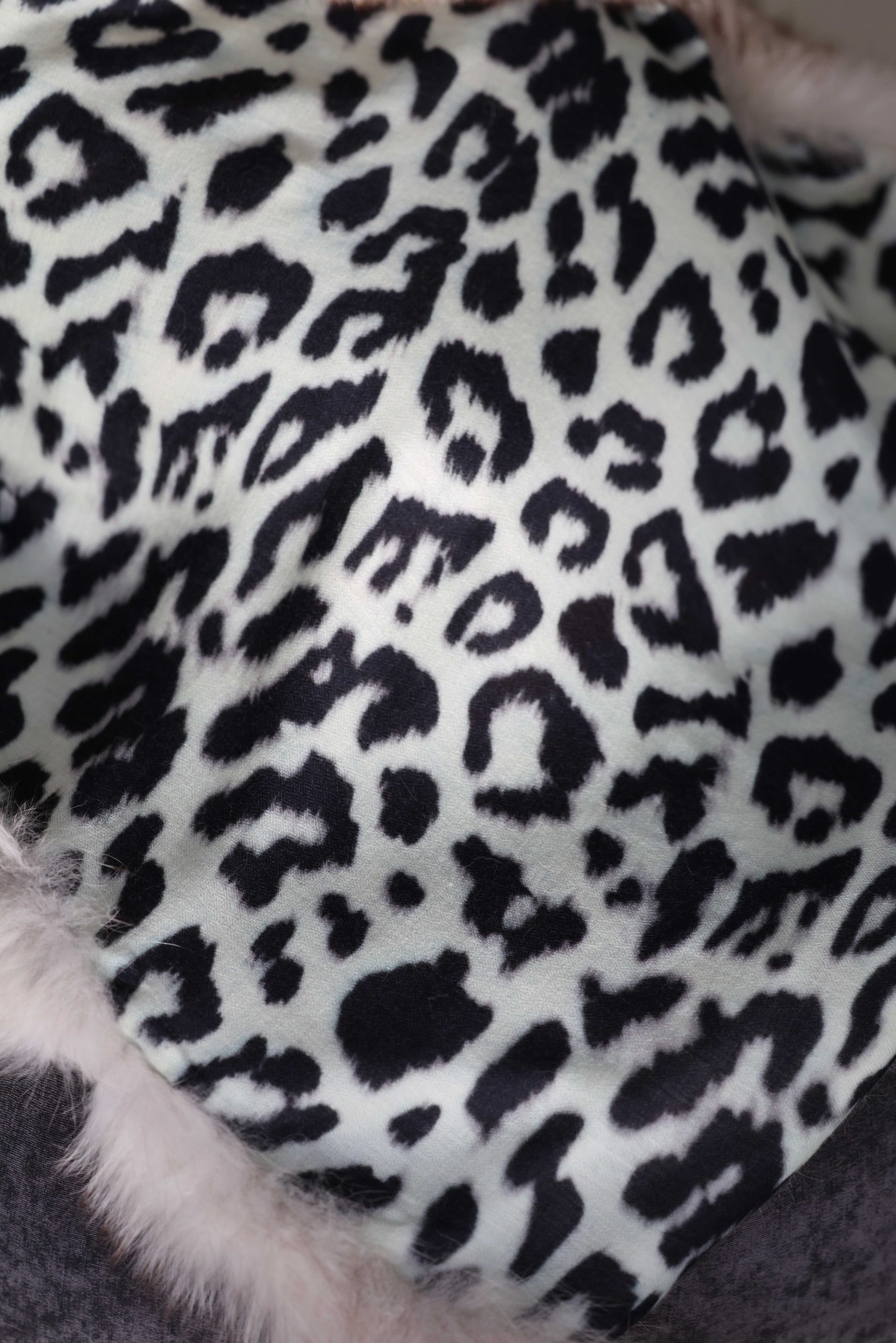 Animal Print Reversible Woven Cashmere Fur Wrap - Image 5