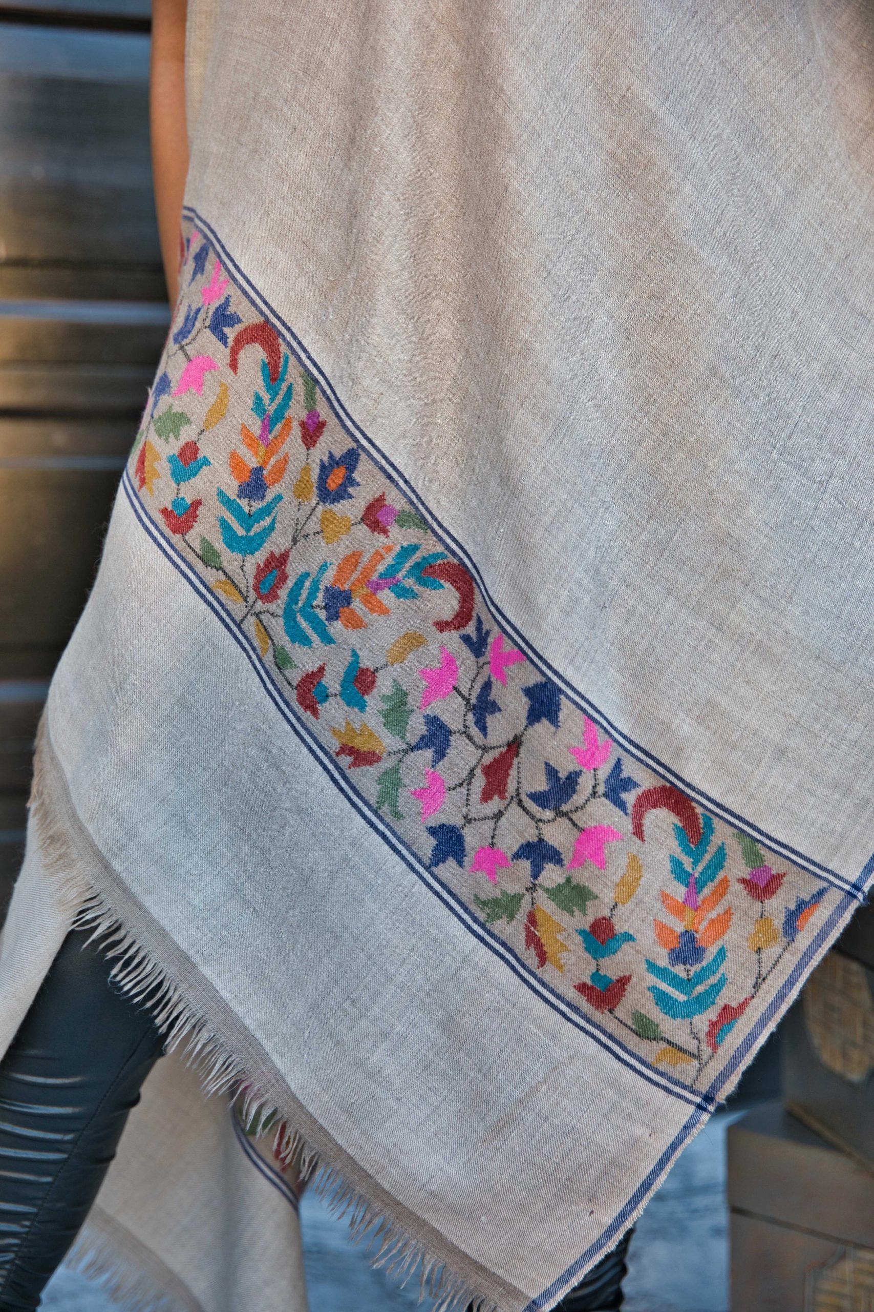Pashmina Cashmere Scarf with Kani Weave Border - Image 2