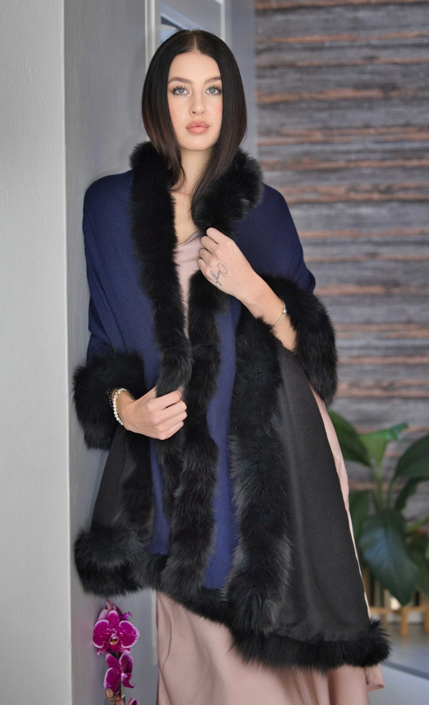 Reversible Woven Cashmere Fur Wrap - Image 2