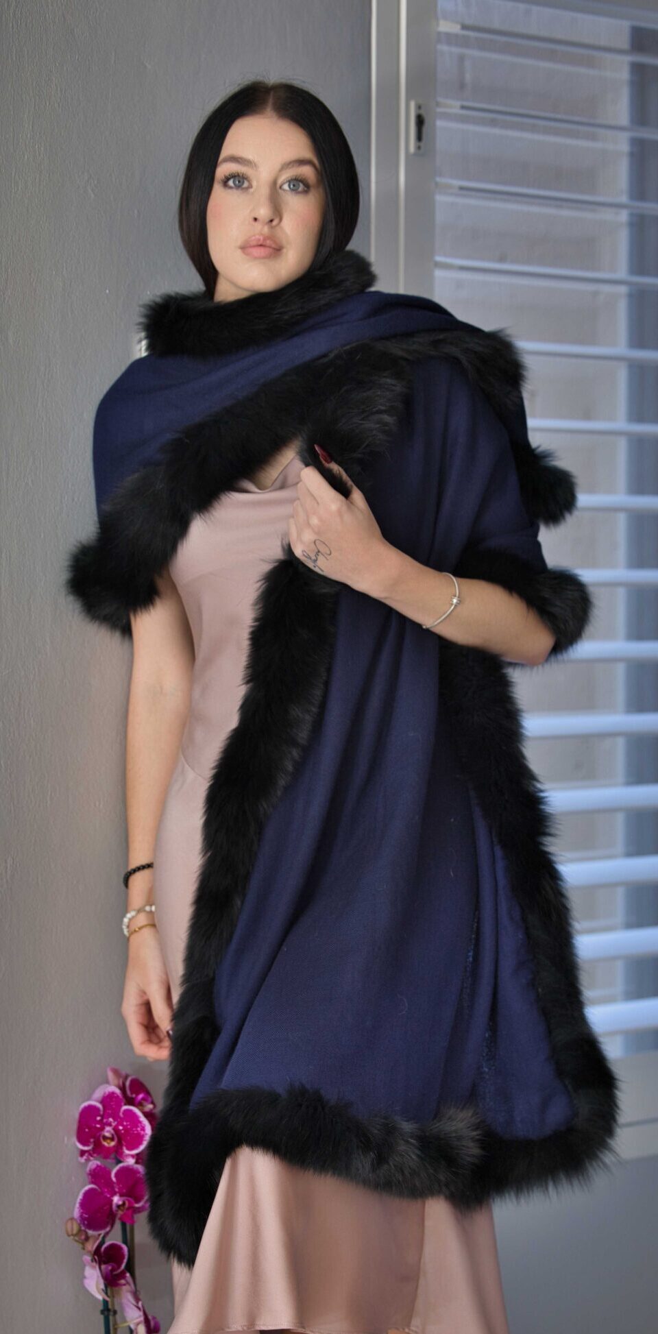 Reversible Woven Cashmere Fur Wrap - Image 3