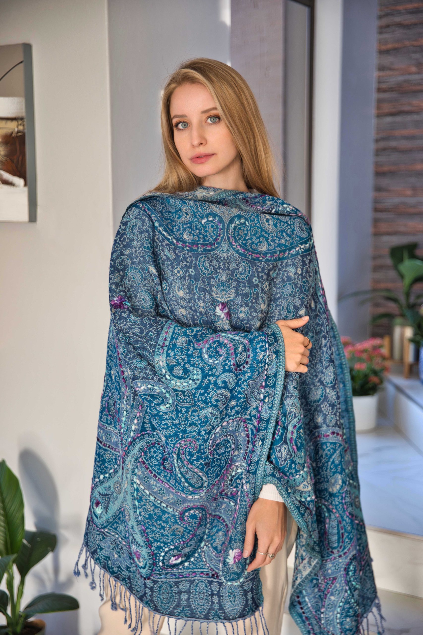 Thick Merino Wool Scarf With Embroidery - Image 4